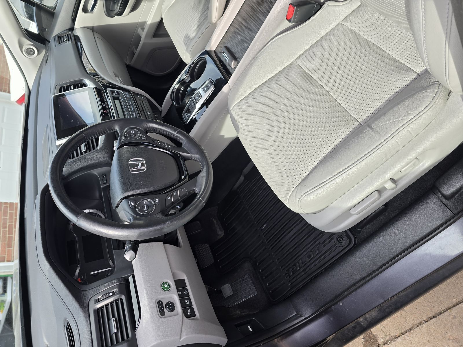 Honda Pilot interior and dashboard after detail in Northern Utah